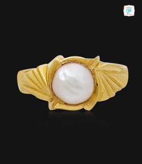 Precious Pearl  gold ring...