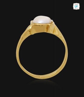 Precious Pearl  gold ring...